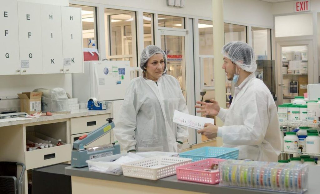 Kunststof spuitgieten medische industrie: geavanceerde fabricagetechniek voor precisie medische componenten en apparatuur