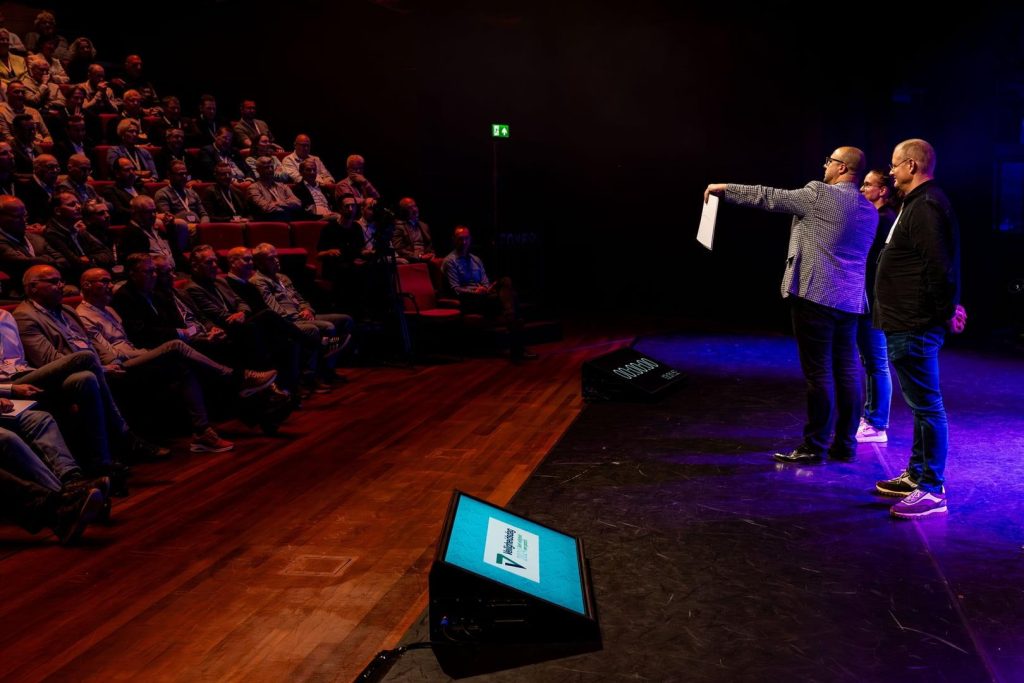 Marc Woods demonstreert de magie van authentieke interactie en verbinding tijdens een professionele sprekersevenement