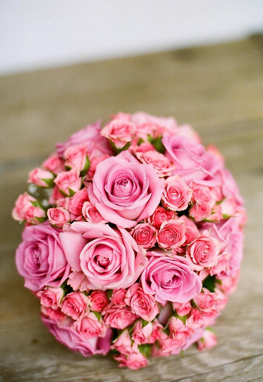 Praktische tips voor bezorgmomenten bij rouwbloemen, met aandacht voor timing, plaatsing en contactgegevens